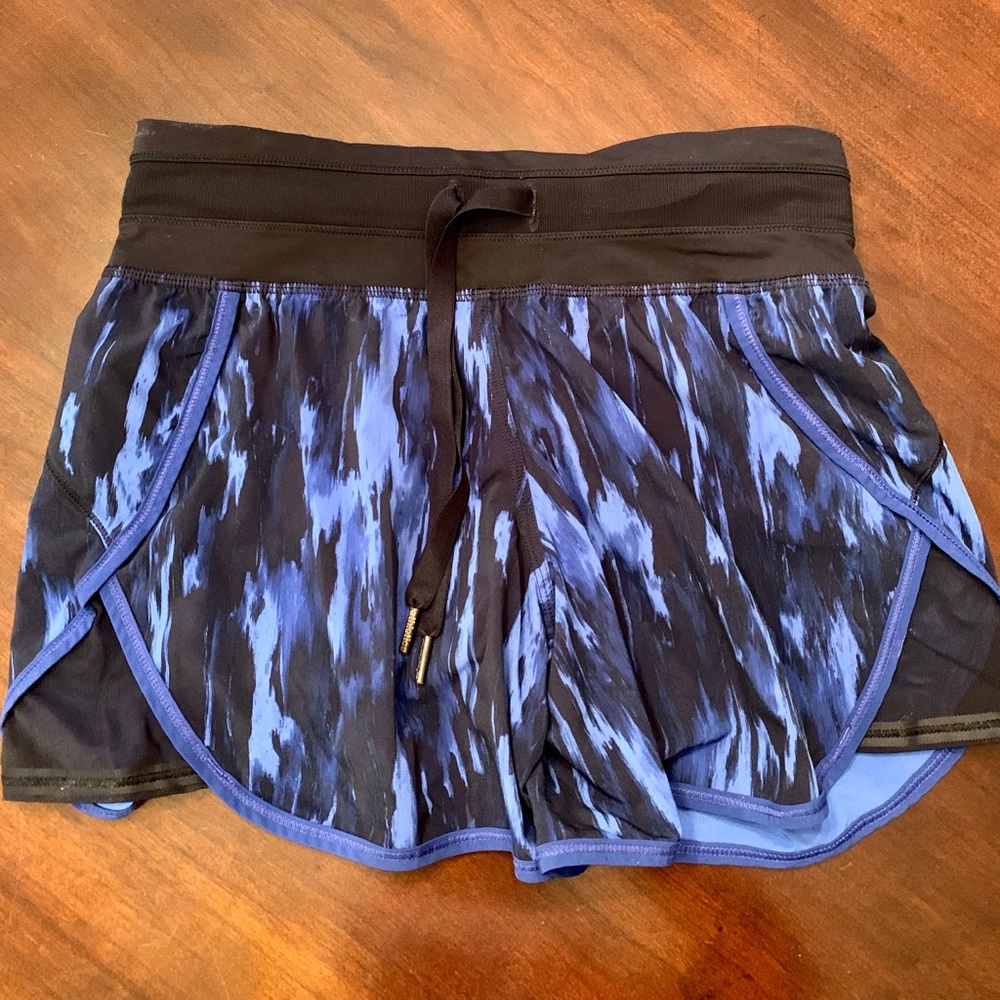 Lululemon Black / Blue Mesh Shorts Size 4